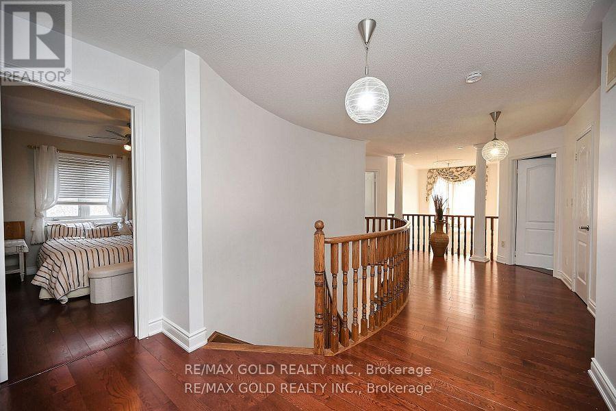 42 Louvain Drive, Brampton, Ontario  L6P 1W7 - Photo 39 - W12417381