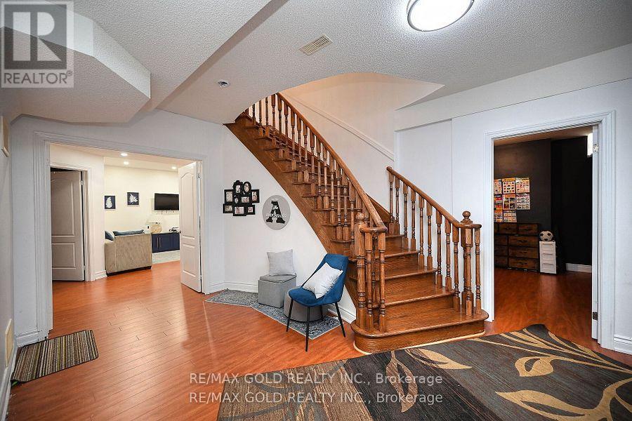 42 Louvain Drive, Brampton, Ontario  L6P 1W7 - Photo 41 - W12417381