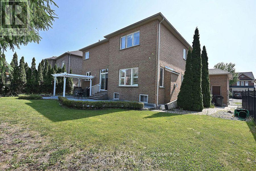 42 Louvain Drive, Brampton, Ontario  L6P 1W7 - Photo 47 - W12417381