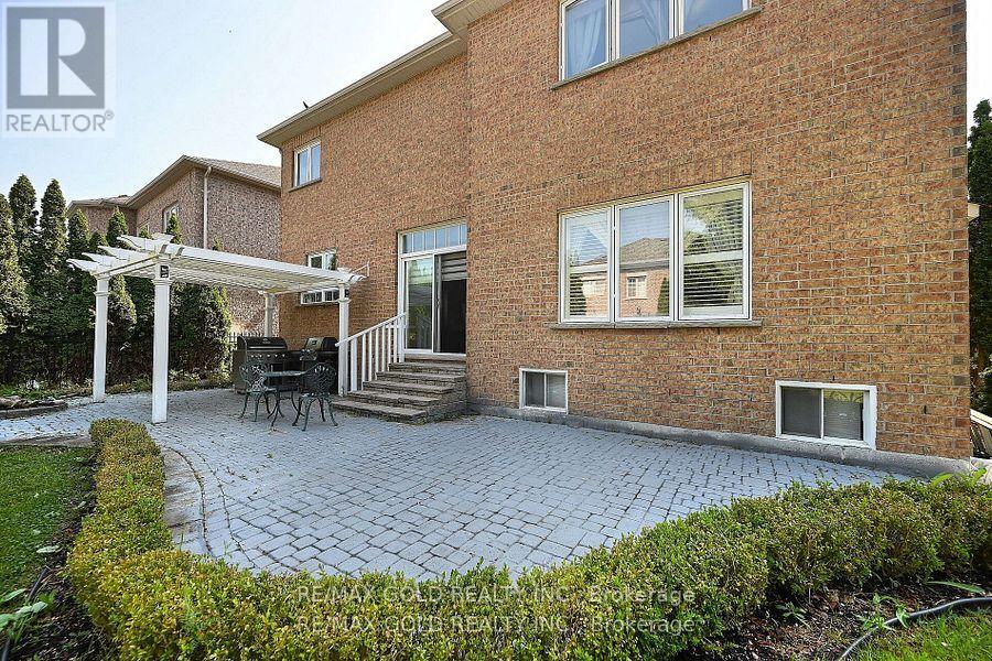 42 Louvain Drive, Brampton, Ontario  L6P 1W7 - Photo 49 - W12417381