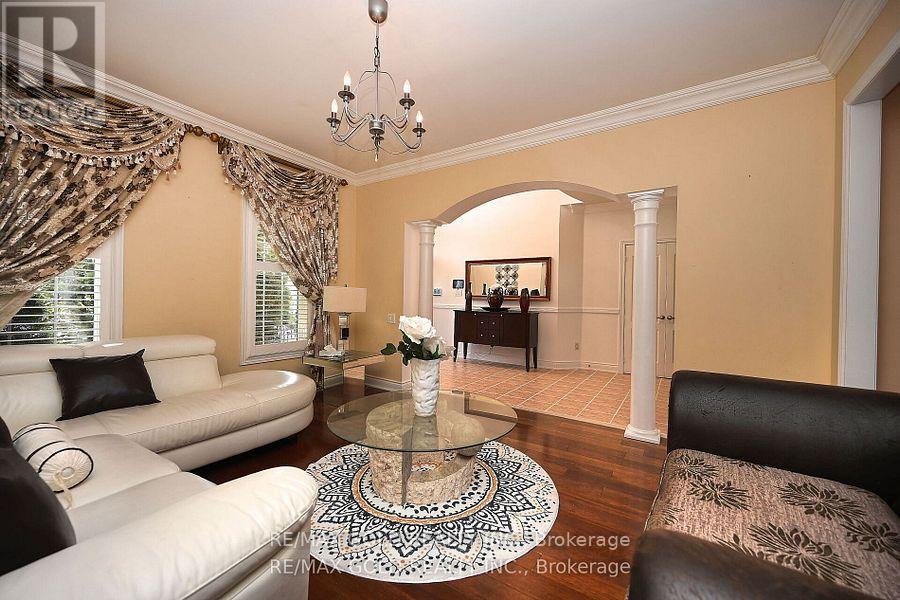 42 Louvain Drive, Brampton, Ontario  L6P 1W7 - Photo 9 - W12417381