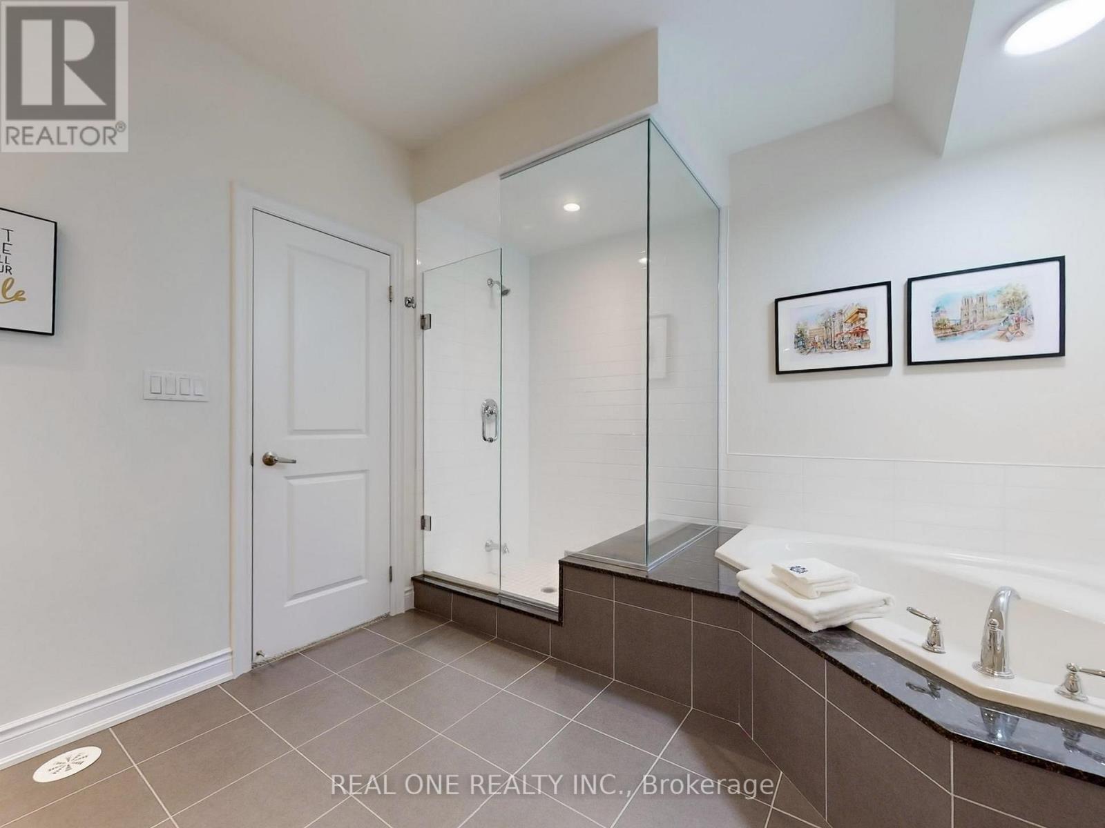 2161 Lillykin Street, Oakville, Ontario  L6H 0N2 - Photo 32 - W12417384
