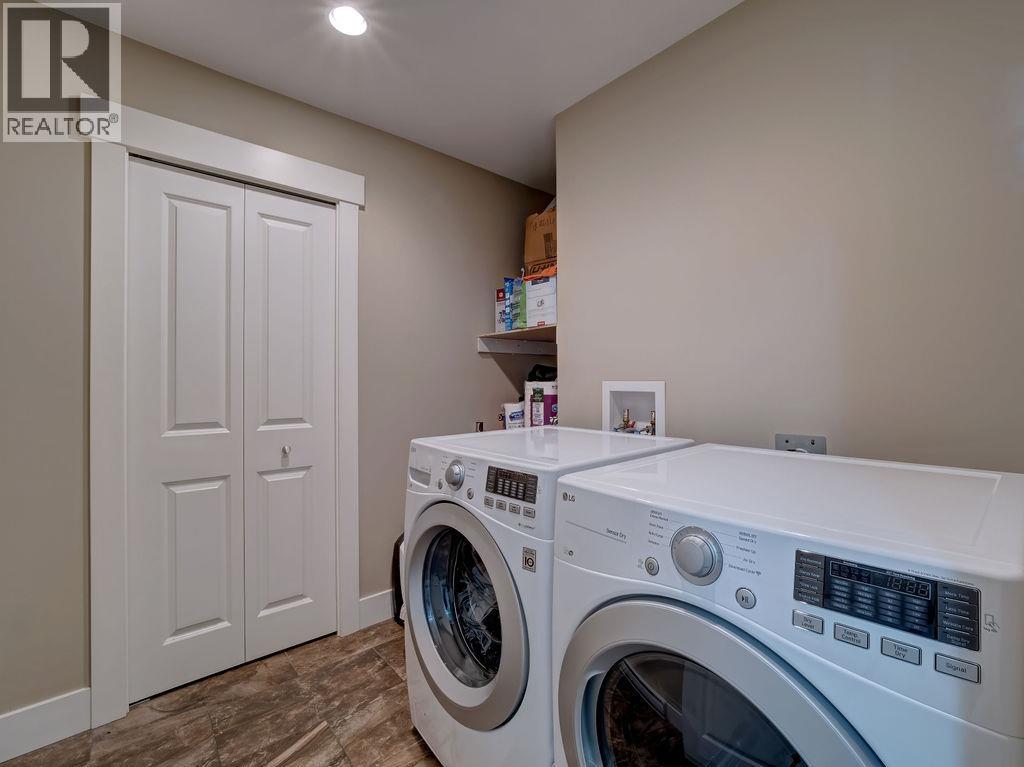 5537 Peregrine Crescent, Sechelt, British Columbia  V7Z 0V5 - Photo 37 - R3041412