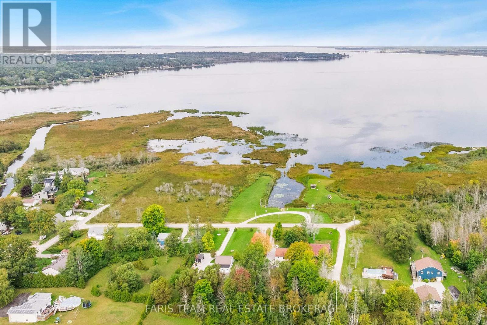 7 Delta Drive, Tay, Ontario  L0K 2C0 - Photo 7 - S12417386