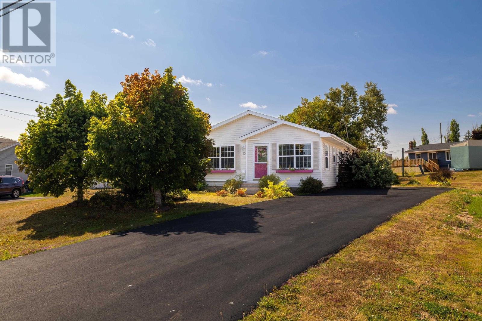 19 Deep River Drive, River Ridge Estates, Charlottetown, Prince Edward Island  C1C 1S3 - Photo 2 - 202523889