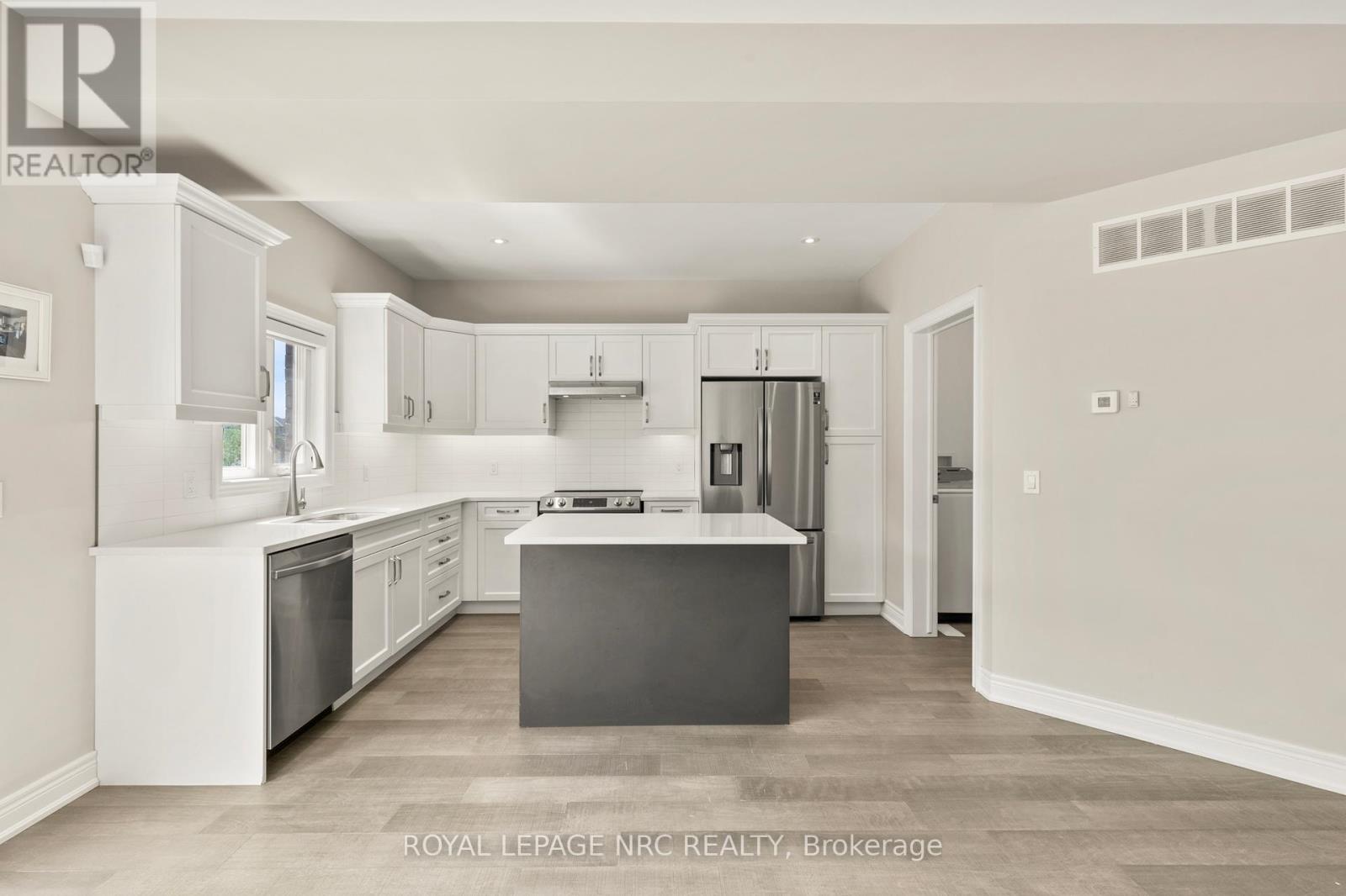 Upper Level - 25 Autumn Avenue, Thorold, Ontario  L2V 0H2 - Photo 12 - X12417394
