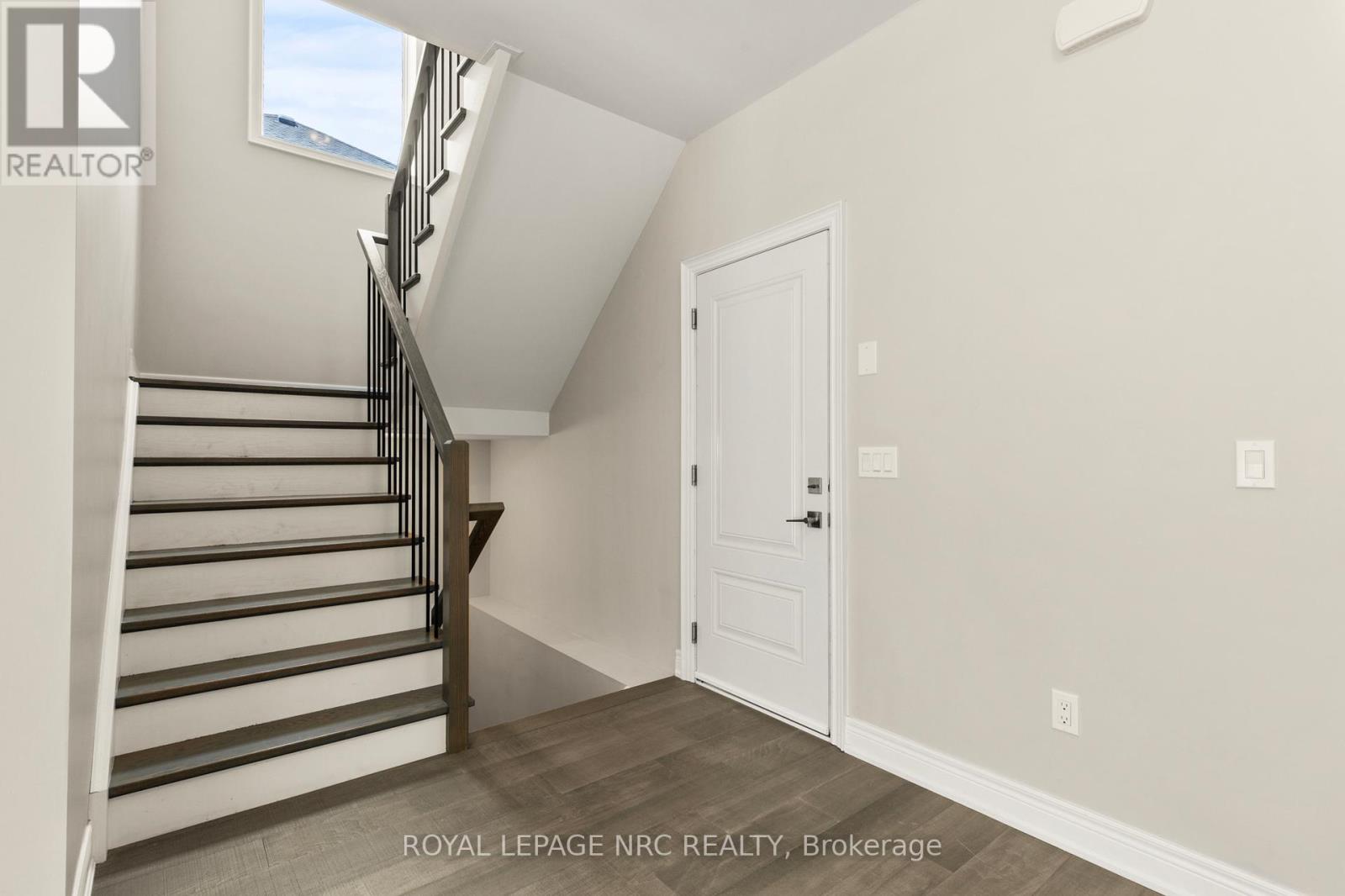 Upper Level - 25 Autumn Avenue, Thorold, Ontario  L2V 0H2 - Photo 16 - X12417394
