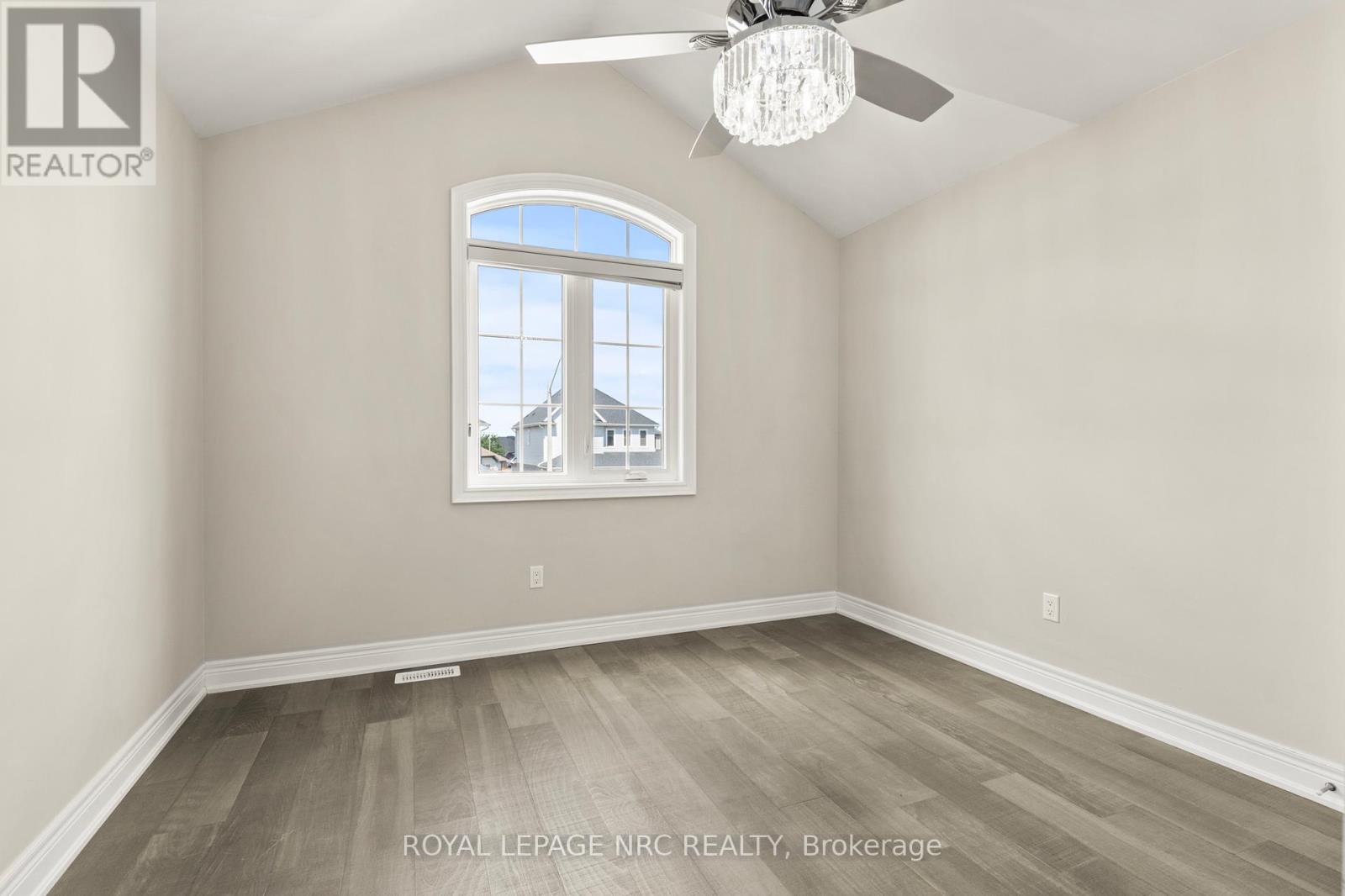 Upper Level - 25 Autumn Avenue, Thorold, Ontario  L2V 0H2 - Photo 23 - X12417394