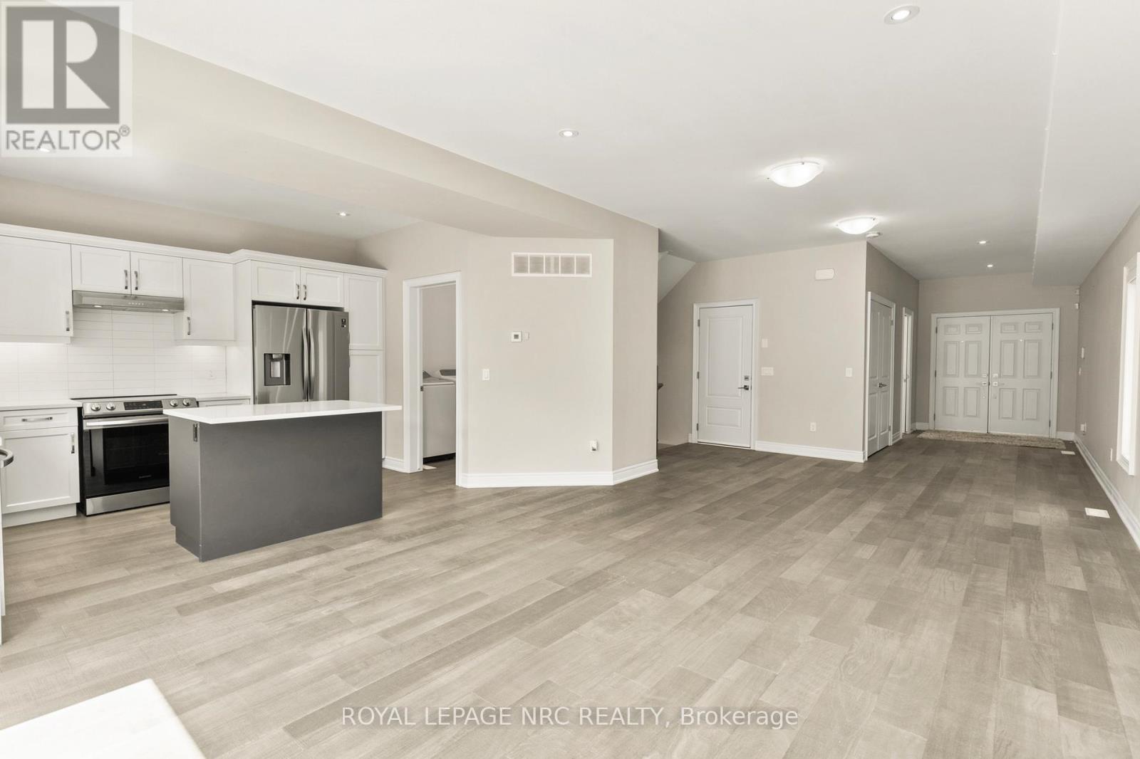 Upper Level - 25 Autumn Avenue, Thorold, Ontario  L2V 0H2 - Photo 6 - X12417394