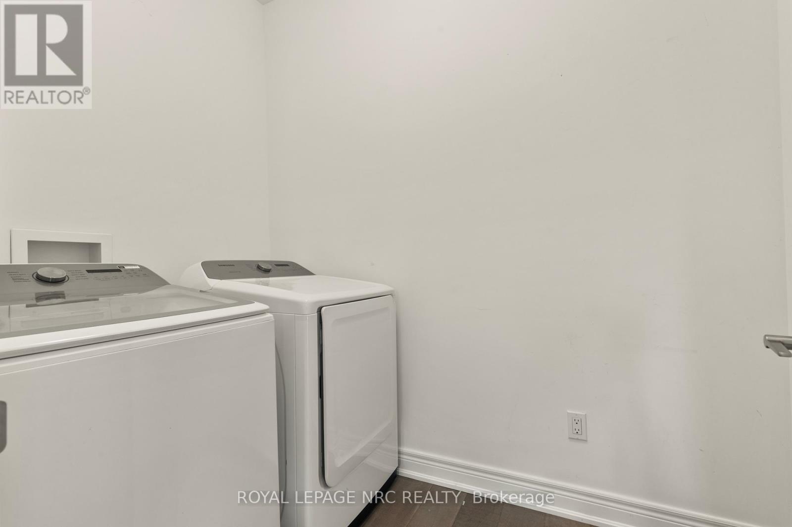 25 Autumn Avenue S, Thorold, Ontario  L2V 0H2 - Photo 10 - X12417395