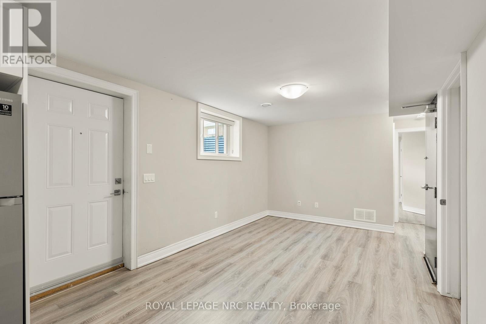 25 Autumn Avenue S, Thorold, Ontario  L2V 0H2 - Photo 6 - X12417395