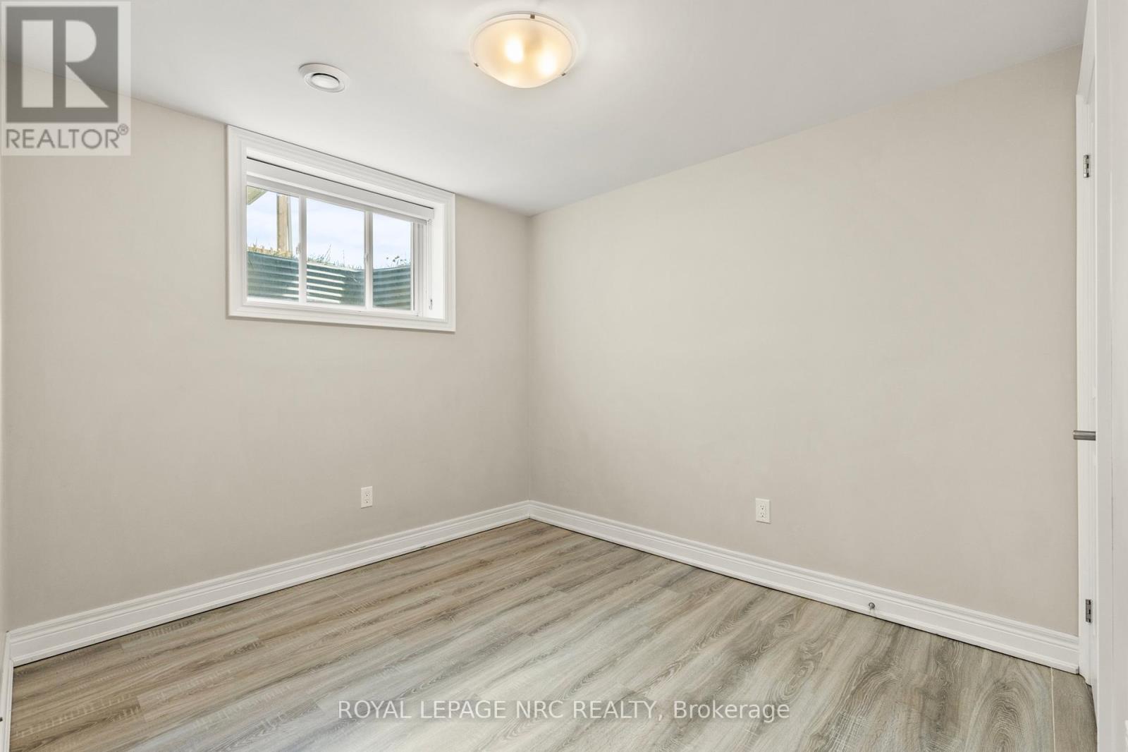 25 Autumn Avenue S, Thorold, Ontario  L2V 0H2 - Photo 8 - X12417395