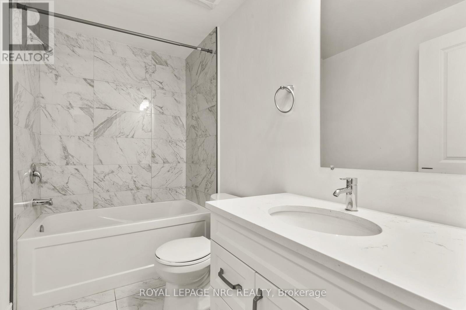 25 Autumn Avenue S, Thorold, Ontario  L2V 0H2 - Photo 9 - X12417395