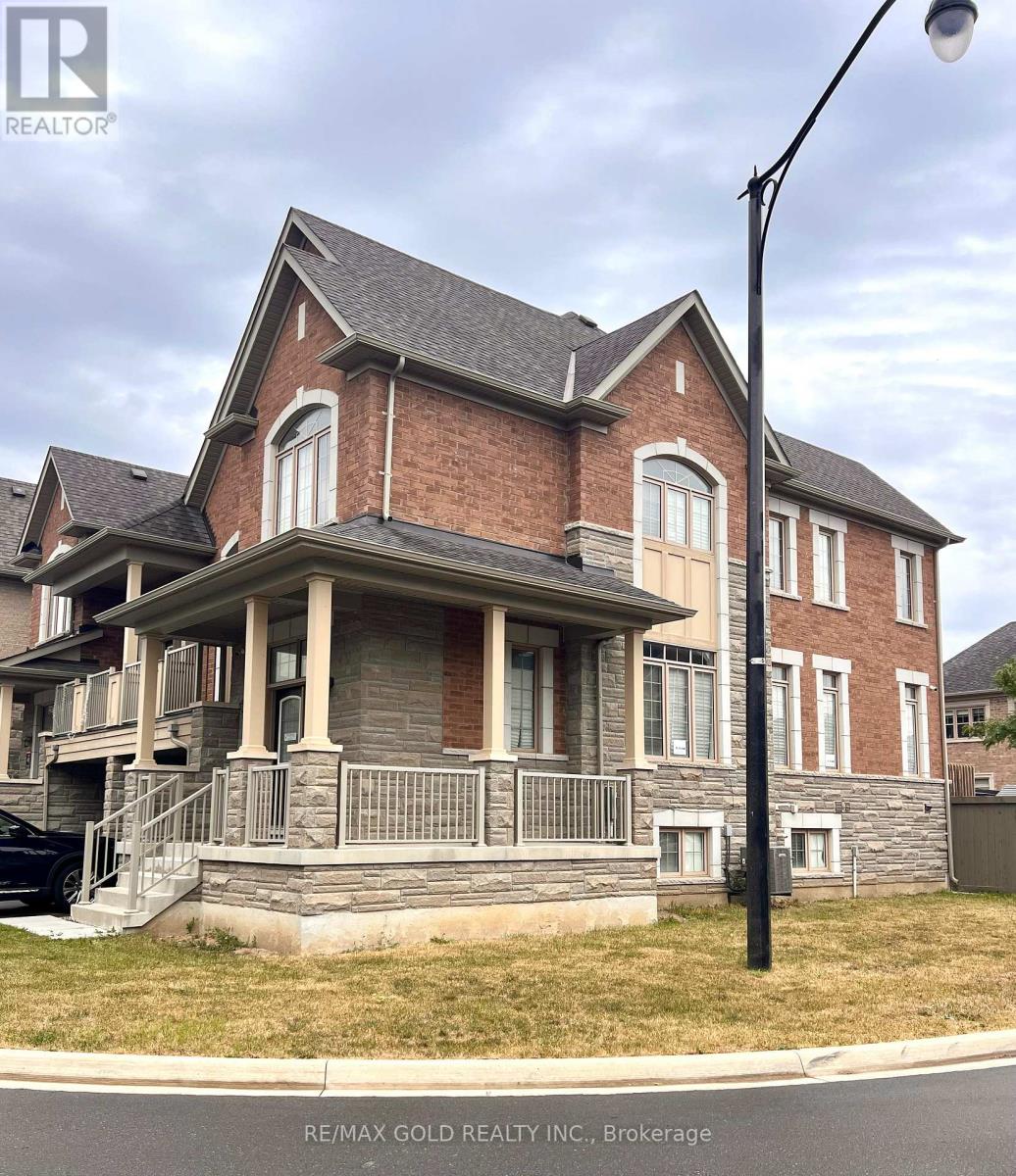 5 Faders Drive, Brampton, Ontario  L7A 4Y2 - Photo 3 - W12415329