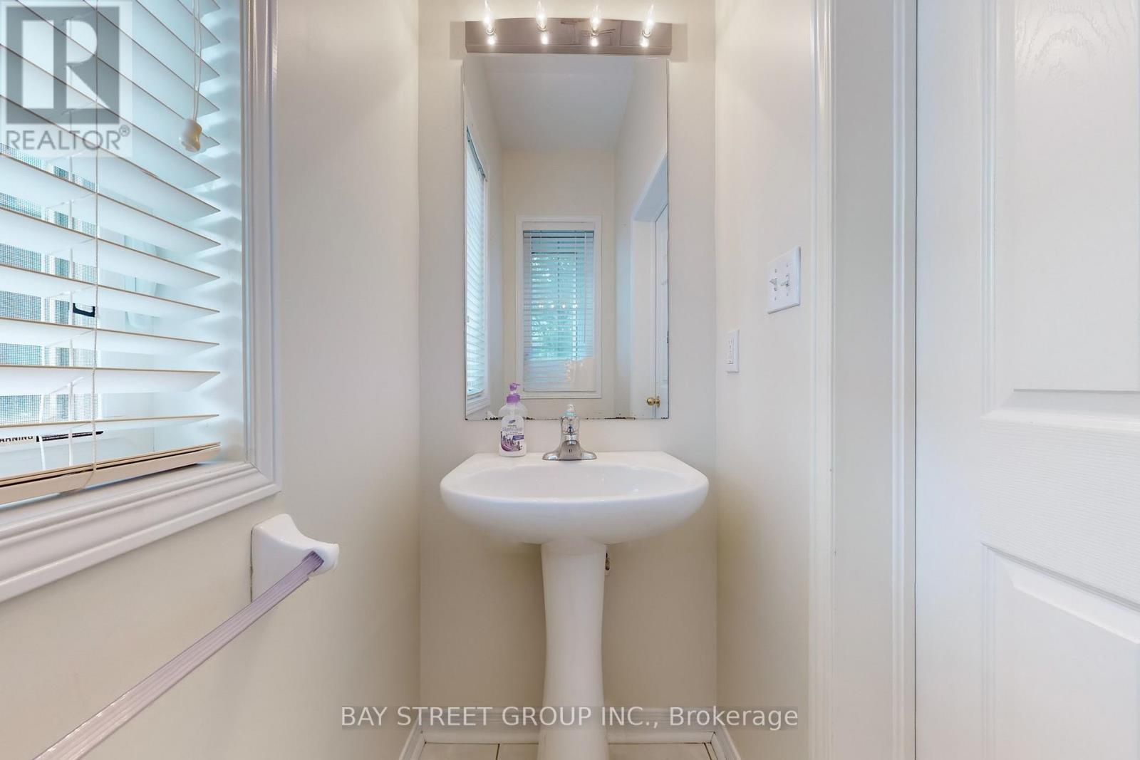82 Coleluke Lane, Markham, Ontario  L3S 0B7 - Photo 13 - N12417405