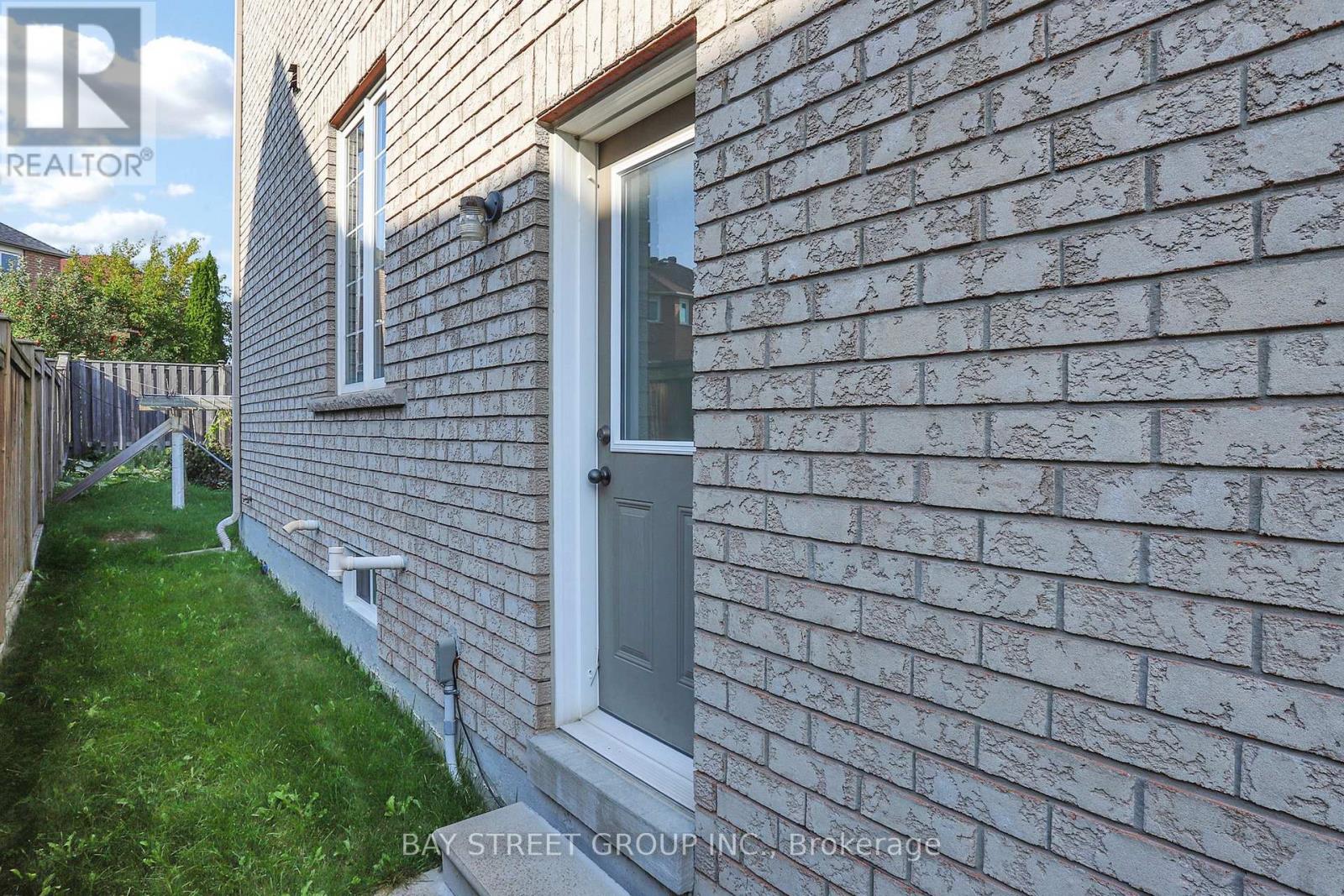 82 Coleluke Lane, Markham, Ontario  L3S 0B7 - Photo 24 - N12417405