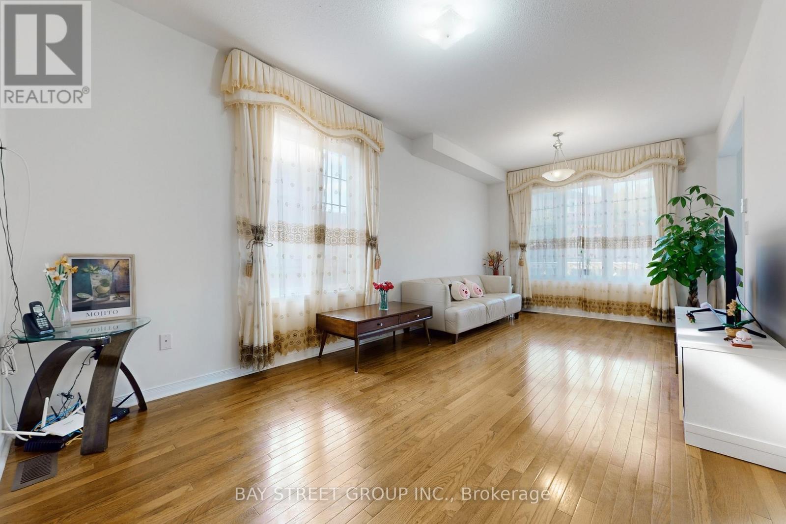 82 Coleluke Lane, Markham, Ontario  L3S 0B7 - Photo 3 - N12417405