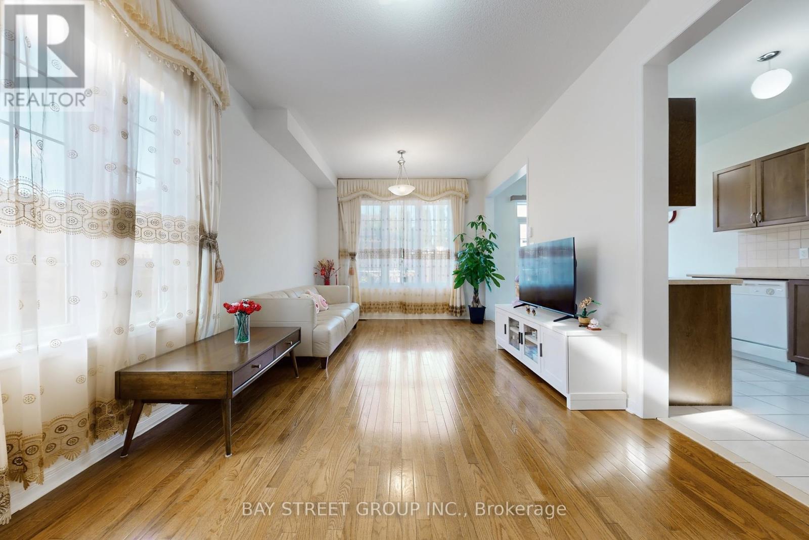 82 Coleluke Lane, Markham, Ontario  L3S 0B7 - Photo 4 - N12417405
