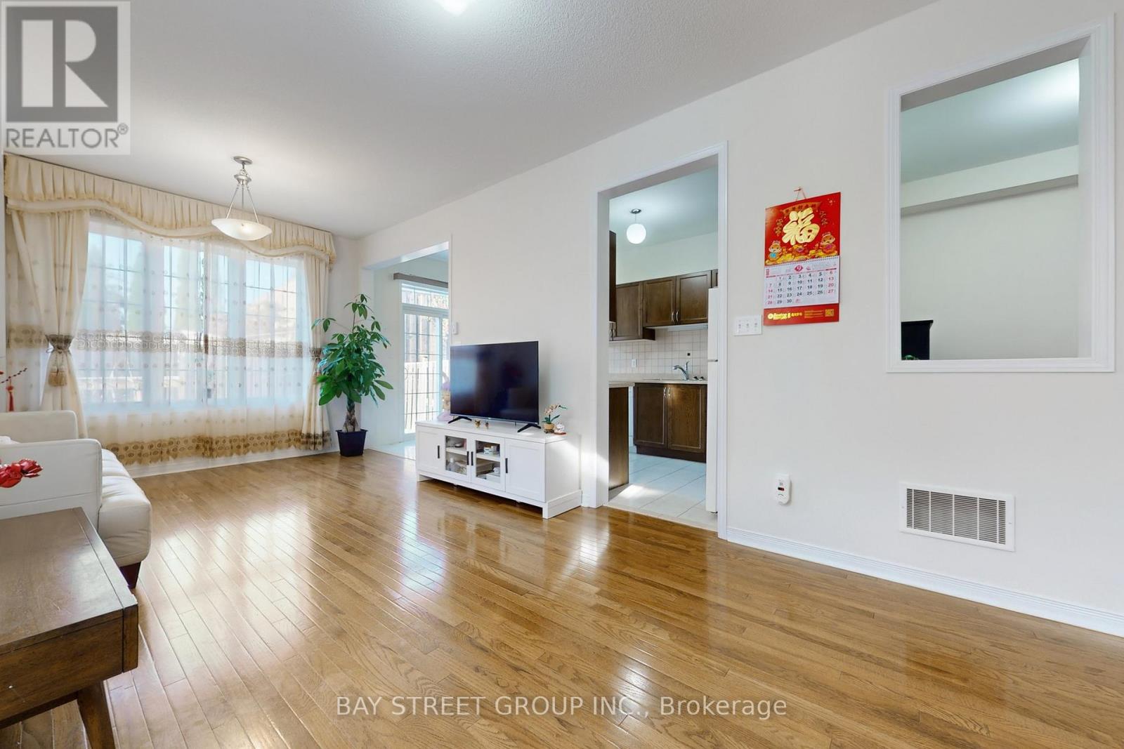 82 Coleluke Lane, Markham, Ontario  L3S 0B7 - Photo 5 - N12417405