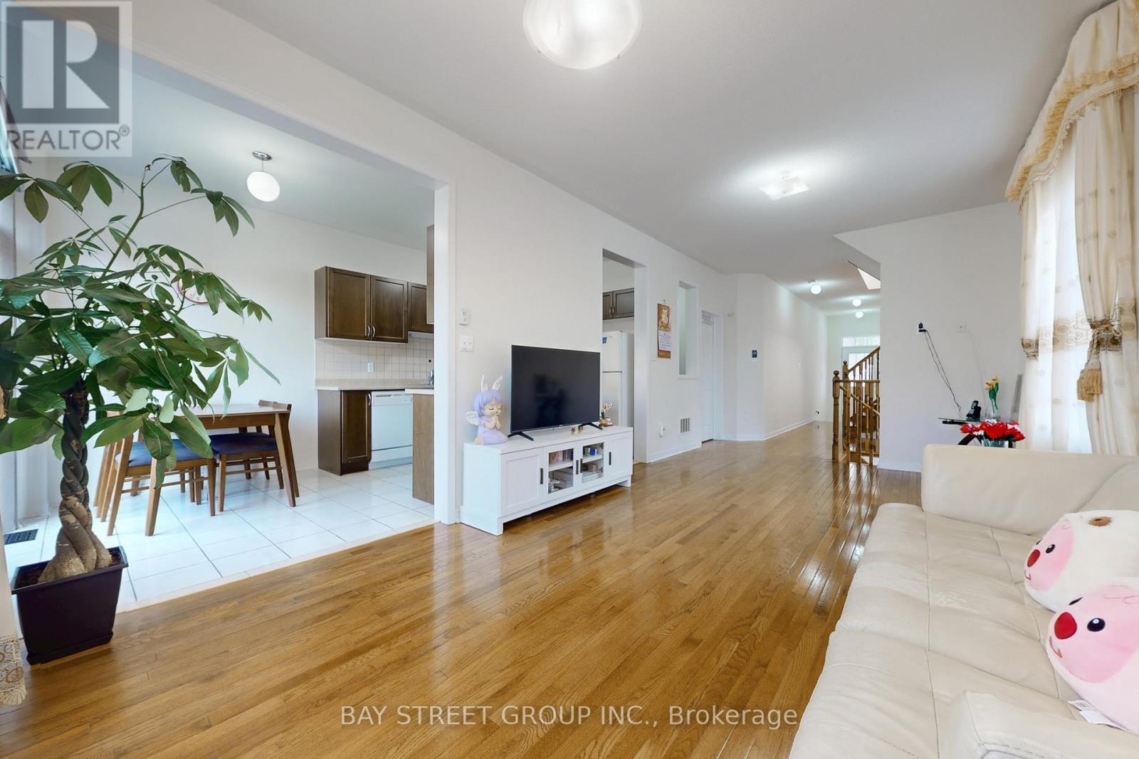 82 Coleluke Lane, Markham, Ontario  L3S 0B7 - Photo 7 - N12417405