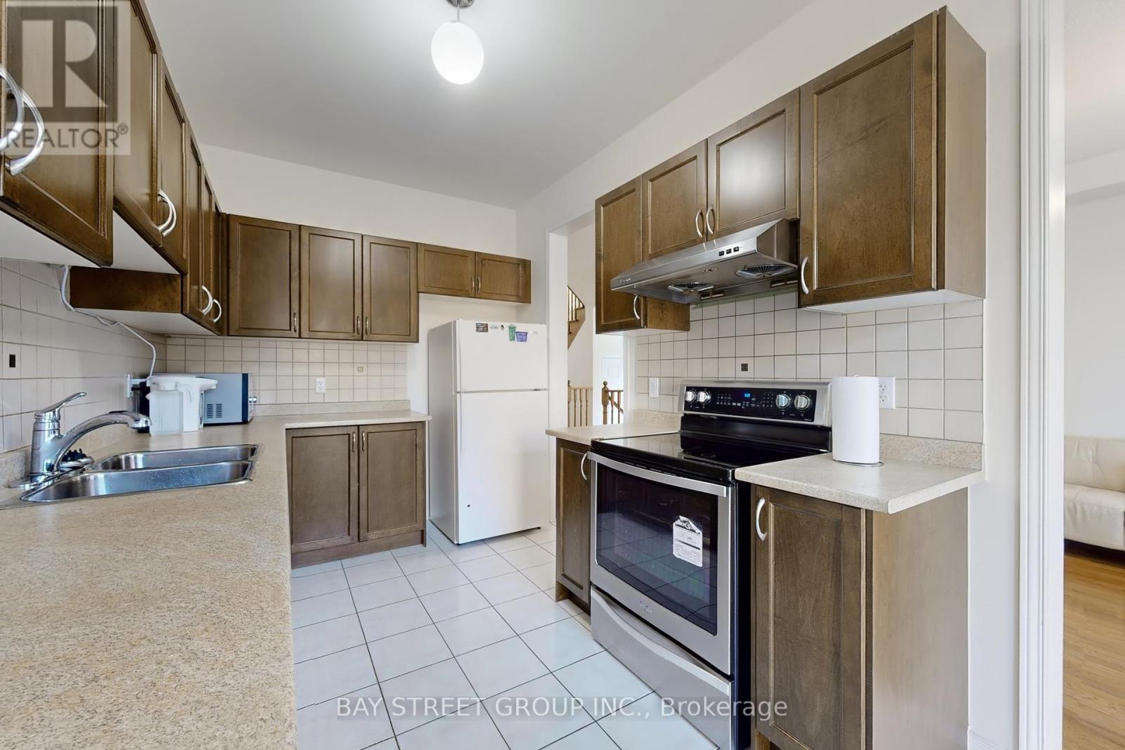 82 Coleluke Lane, Markham, Ontario  L3S 0B7 - Photo 8 - N12417405