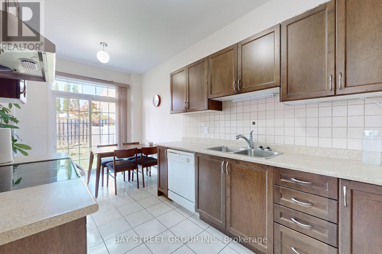 82 Coleluke Lane, Markham, Ontario  L3S 0B7 - Photo 9 - N12417405