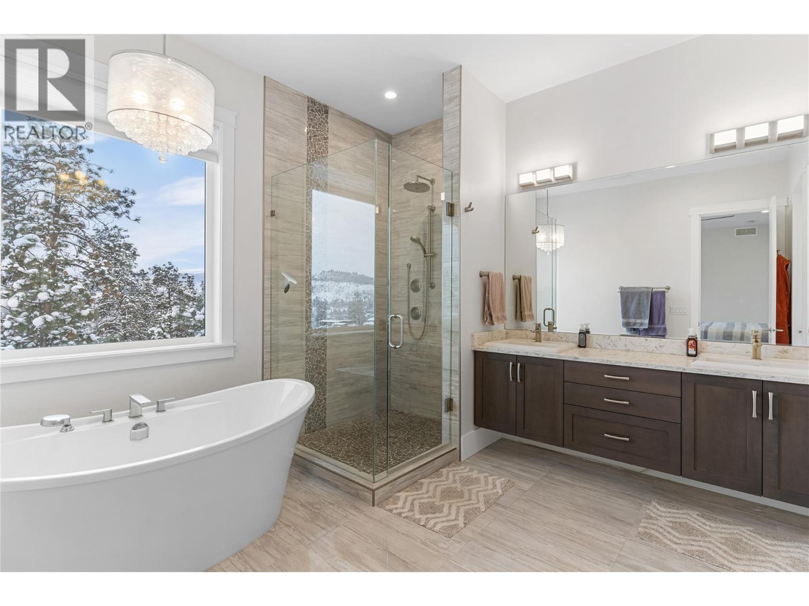 1325 Sladen Crescent Kelowna Photo 12