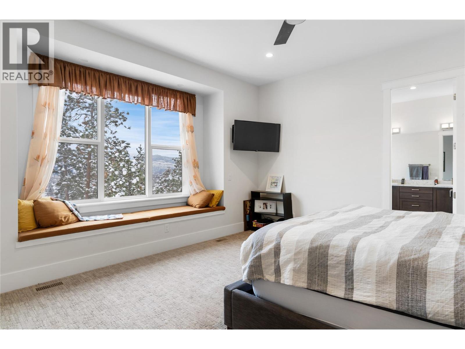 1325 Sladen Crescent Kelowna Photo 9