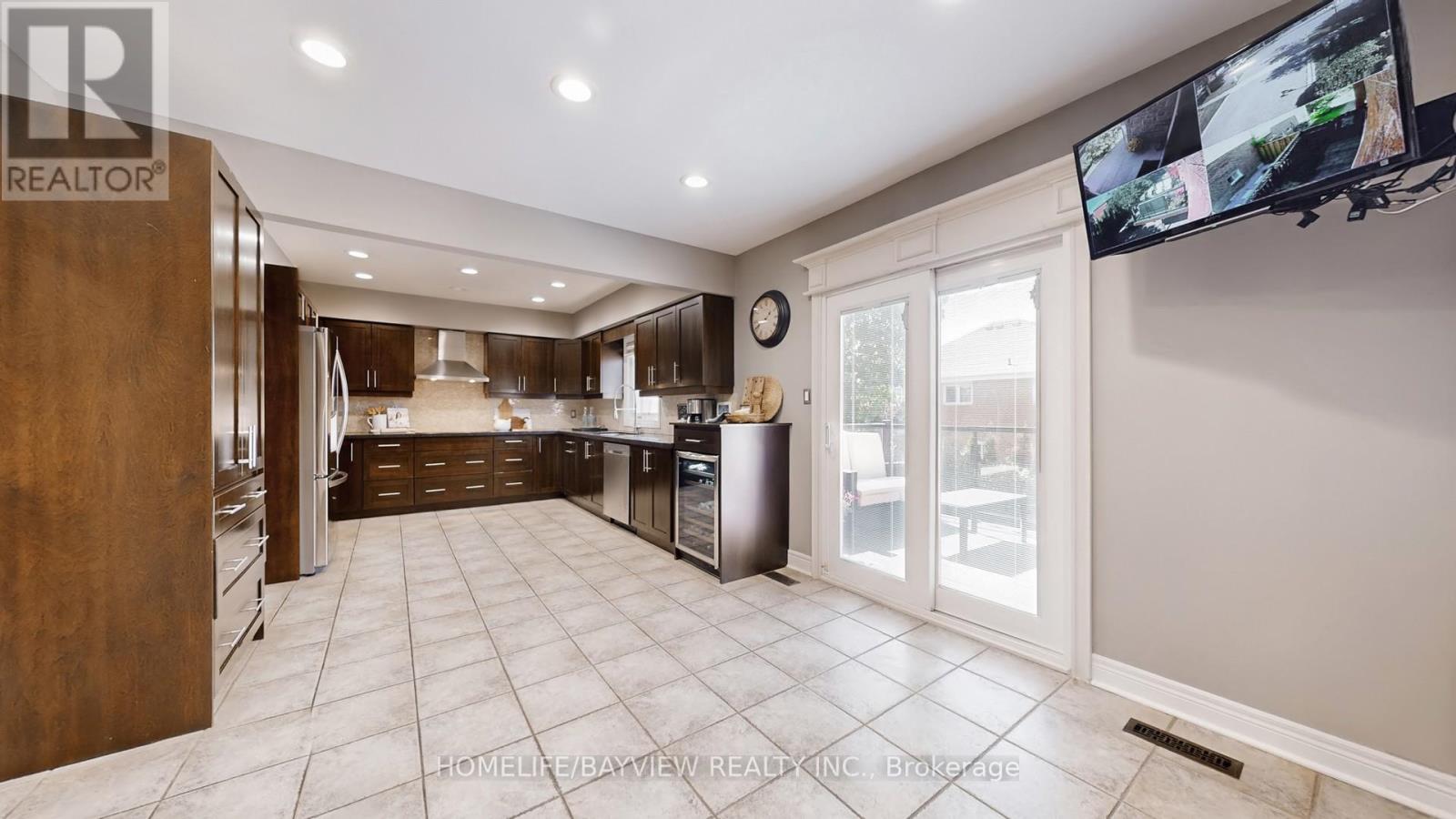 372 Greenock Drive, Vaughan (Maple), Ontario  L6A 1M5 - Photo 20 - N12417410