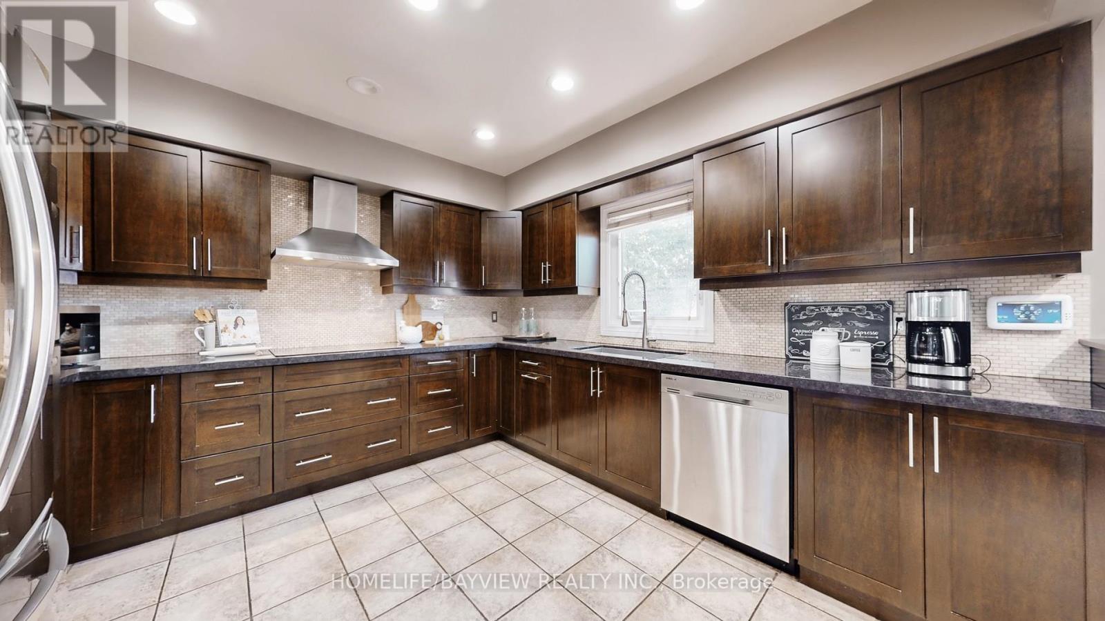 372 Greenock Drive, Vaughan (Maple), Ontario  L6A 1M5 - Photo 21 - N12417410