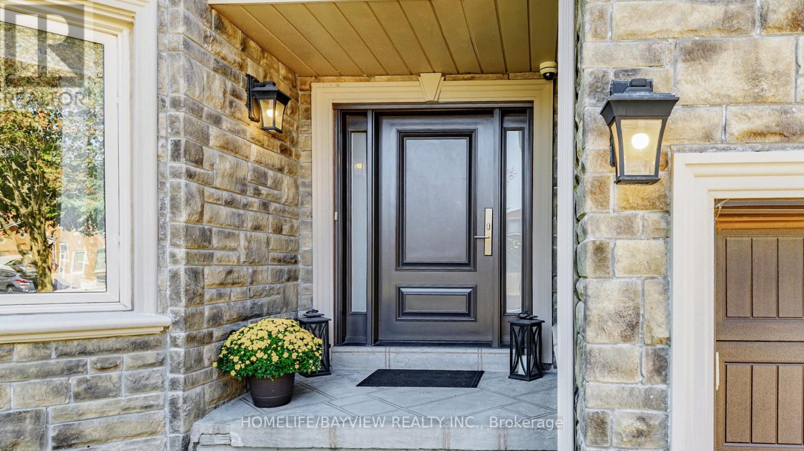 372 Greenock Drive, Vaughan (Maple), Ontario  L6A 1M5 - Photo 3 - N12417410