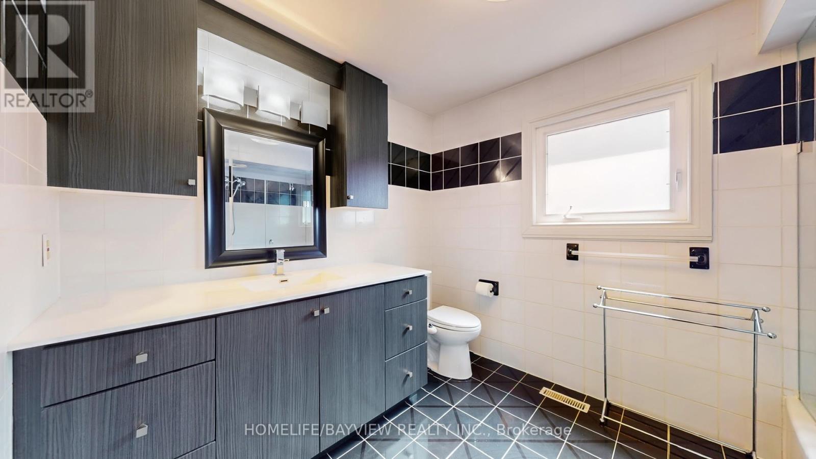 372 Greenock Drive, Vaughan (Maple), Ontario  L6A 1M5 - Photo 35 - N12417410