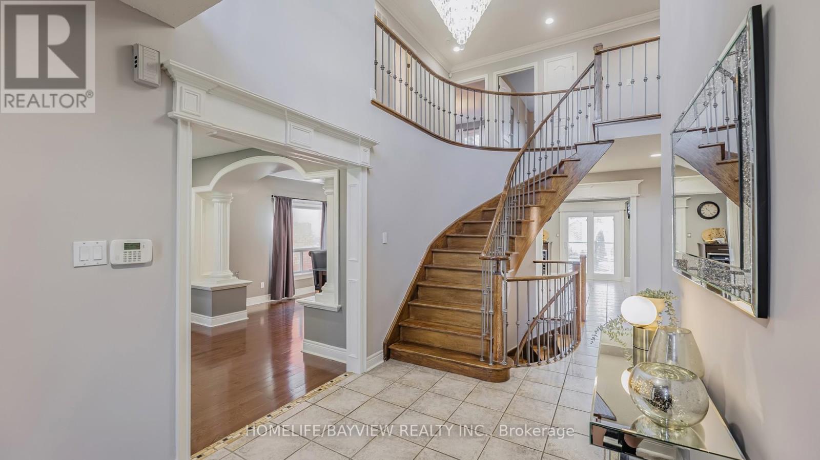 372 Greenock Drive, Vaughan (Maple), Ontario  L6A 1M5 - Photo 5 - N12417410