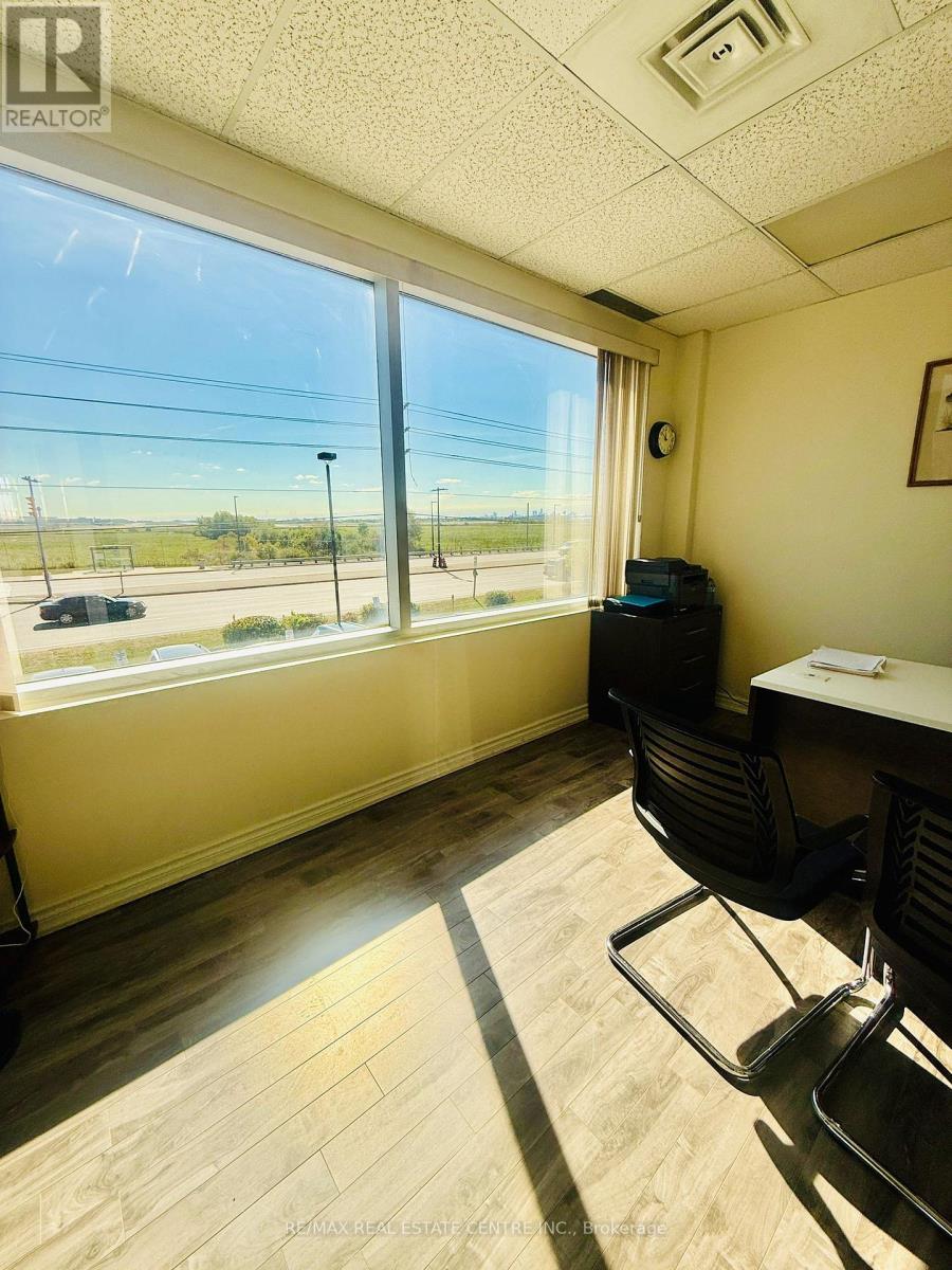 15upper - 2355 Derry Road E, Mississauga, Ontario  L5S 1V6 - Photo 10 - W12413731