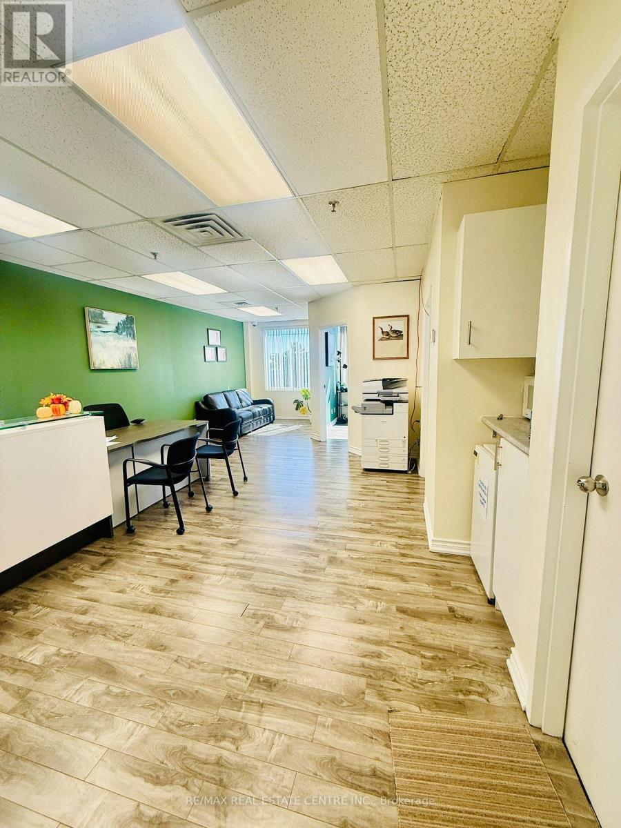 15upper - 2355 Derry Road E, Mississauga, Ontario  L5S 1V6 - Photo 4 - W12413731