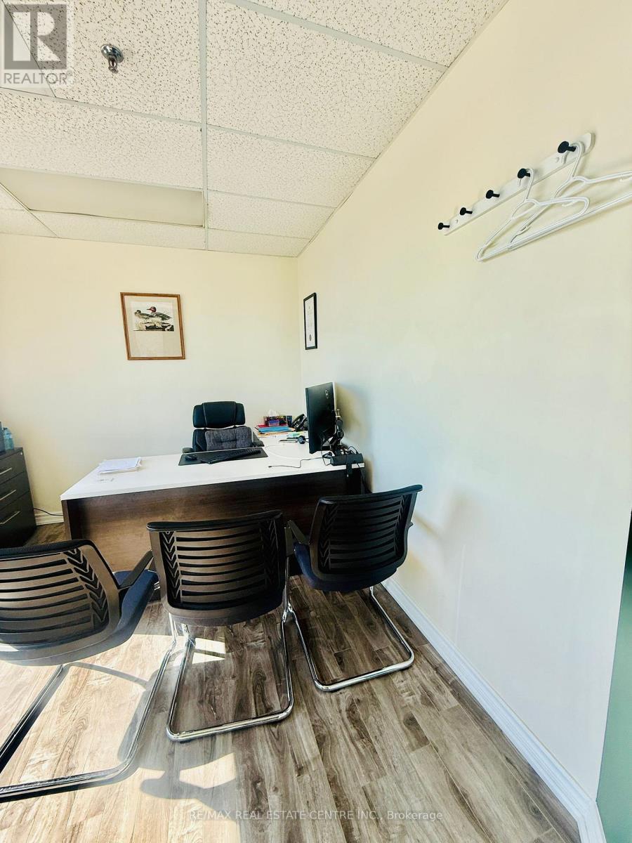 15upper - 2355 Derry Road E, Mississauga, Ontario  L5S 1V6 - Photo 8 - W12413731