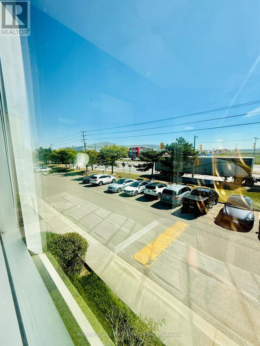 15upper - 2355 Derry Road E, Mississauga, Ontario  L5S 1V6 - Photo 13 - W12413731