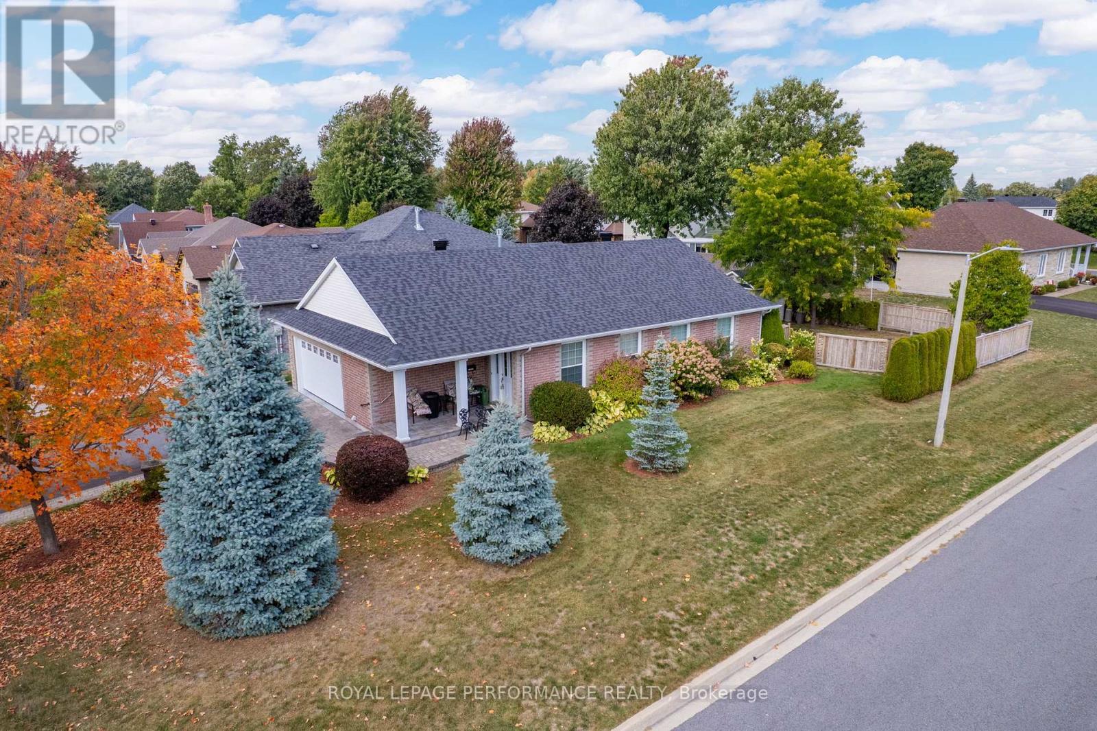 541 Dean Drive, Cornwall, Ontario  K6H 7H7 - Photo 4 - X12417430