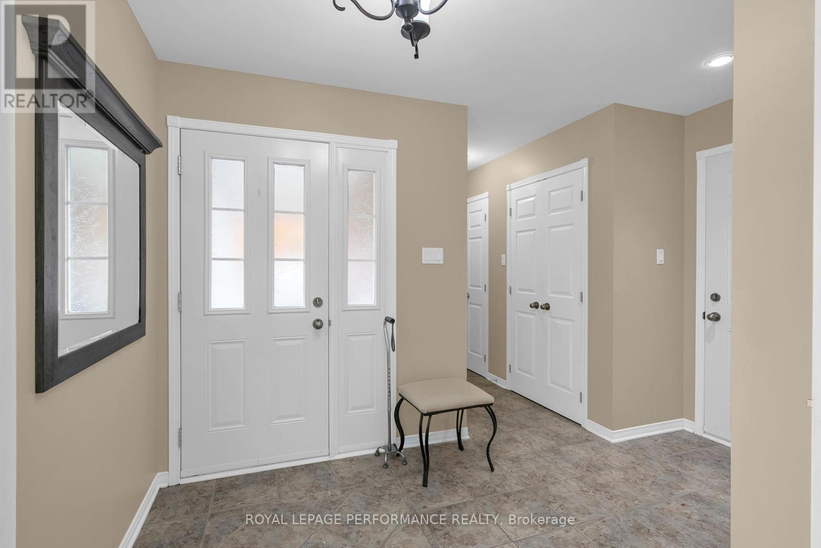 541 Dean Drive, Cornwall, Ontario  K6H 7H7 - Photo 9 - X12417430