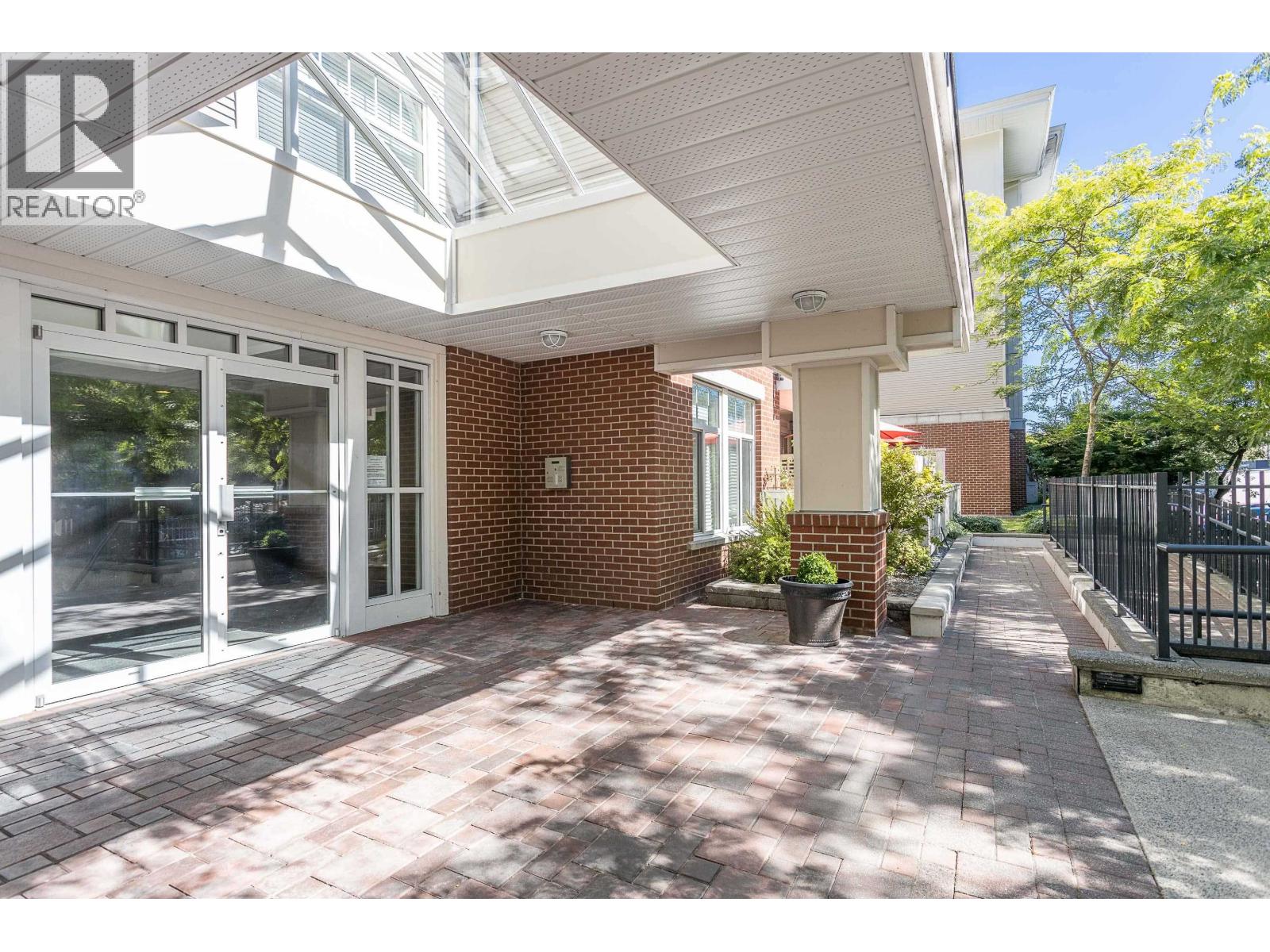 302 2353 Marpole Avenue, Port Coquitlam, British Columbia  V3C 2A1 - Photo 3 - R3045547