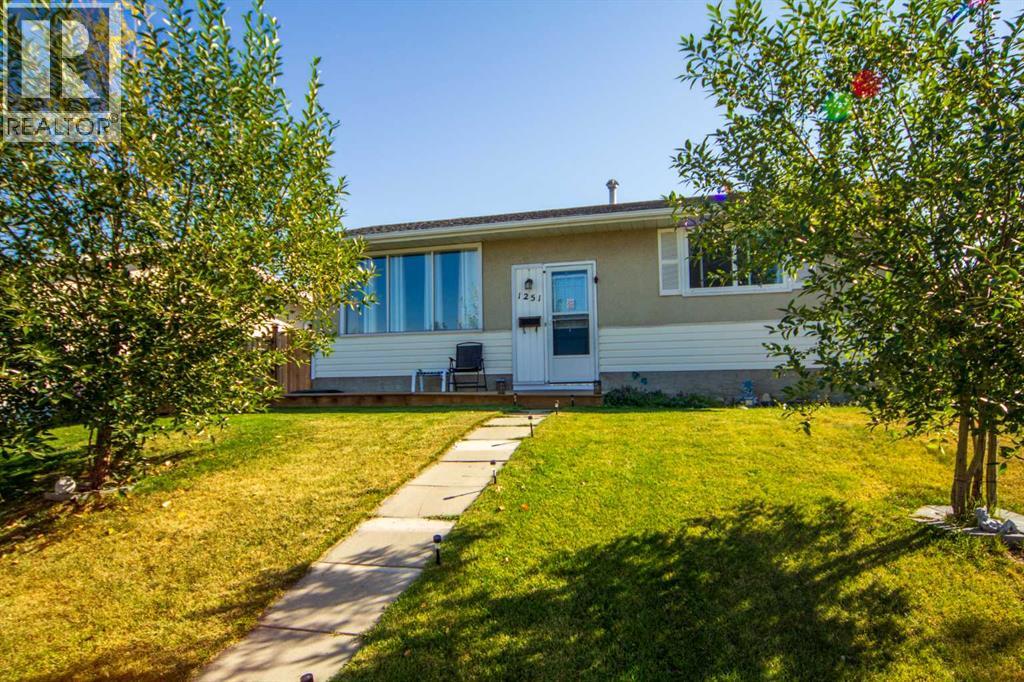 1251 Penedo Crescent SE, Calgary, Alberta