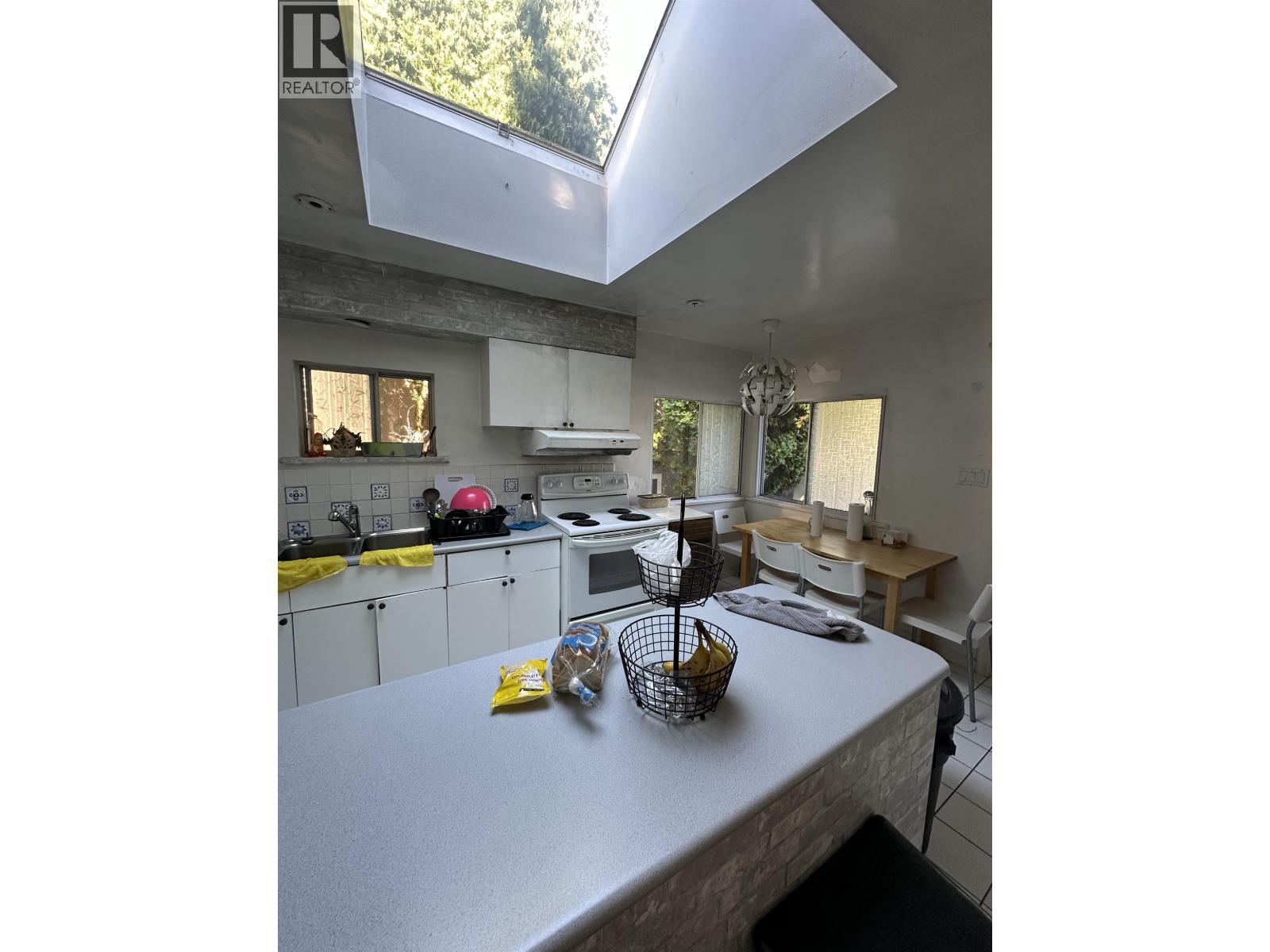8236 Haig Street, Vancouver, British Columbia  V6P 4R9 - Photo 5 - R3015271