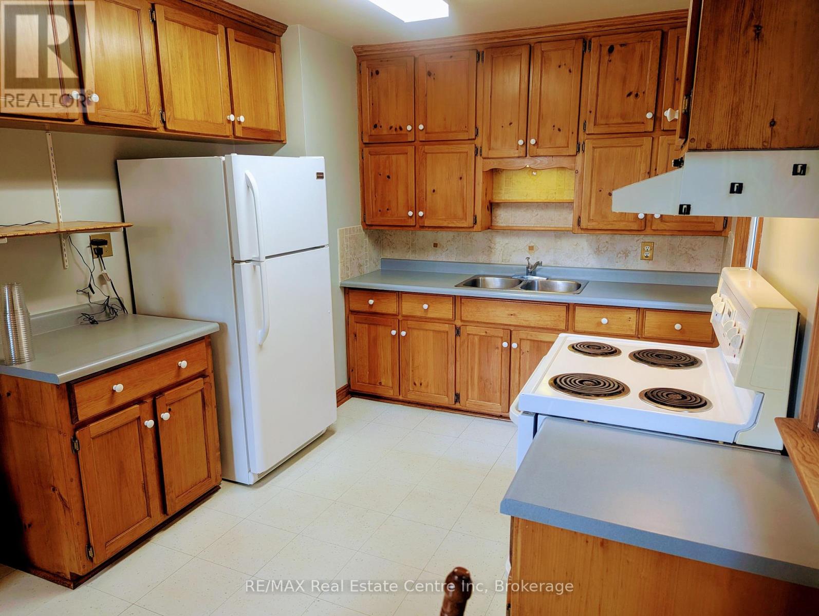 55 Wilson Avenue, Norfolk, Ontario  N4B 1B7 - Photo 12 - X12323299