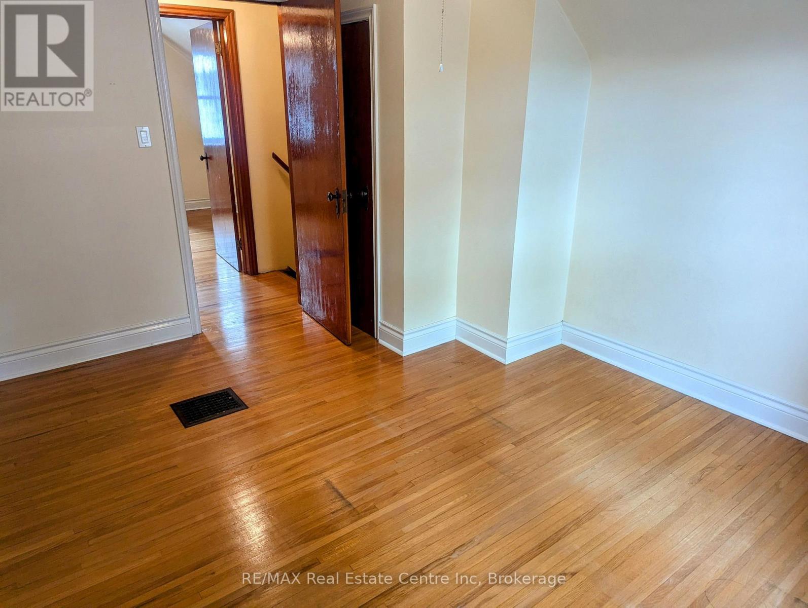 55 Wilson Avenue, Norfolk, Ontario  N4B 1B7 - Photo 5 - X12323299