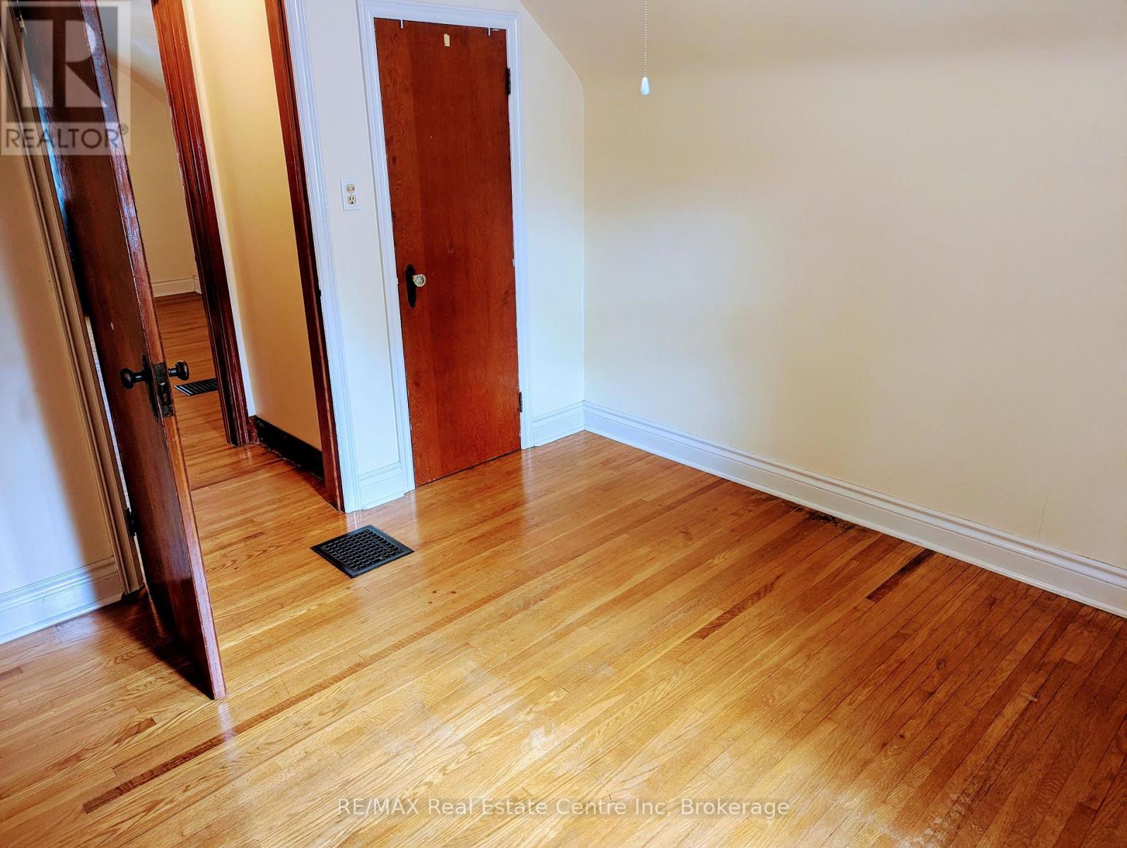 55 Wilson Avenue, Norfolk, Ontario  N4B 1B7 - Photo 6 - X12323299