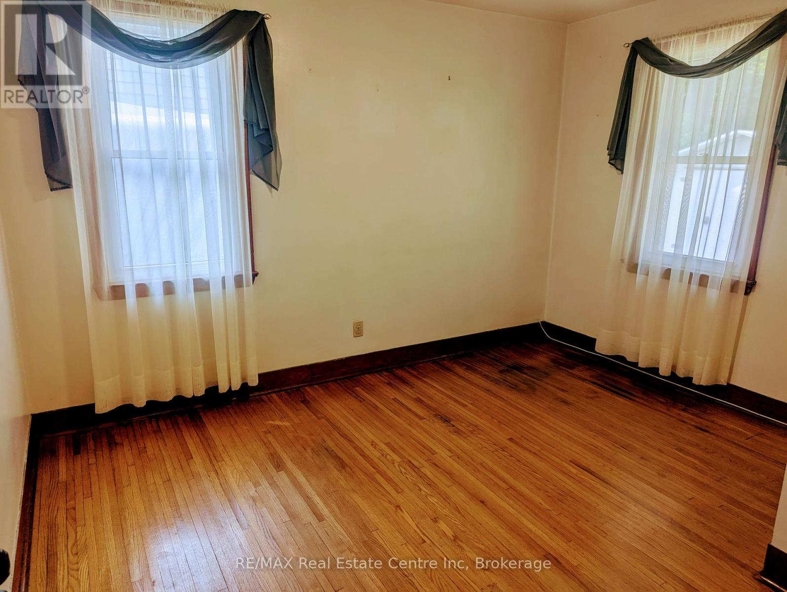 55 Wilson Avenue, Norfolk, Ontario  N4B 1B7 - Photo 9 - X12323299