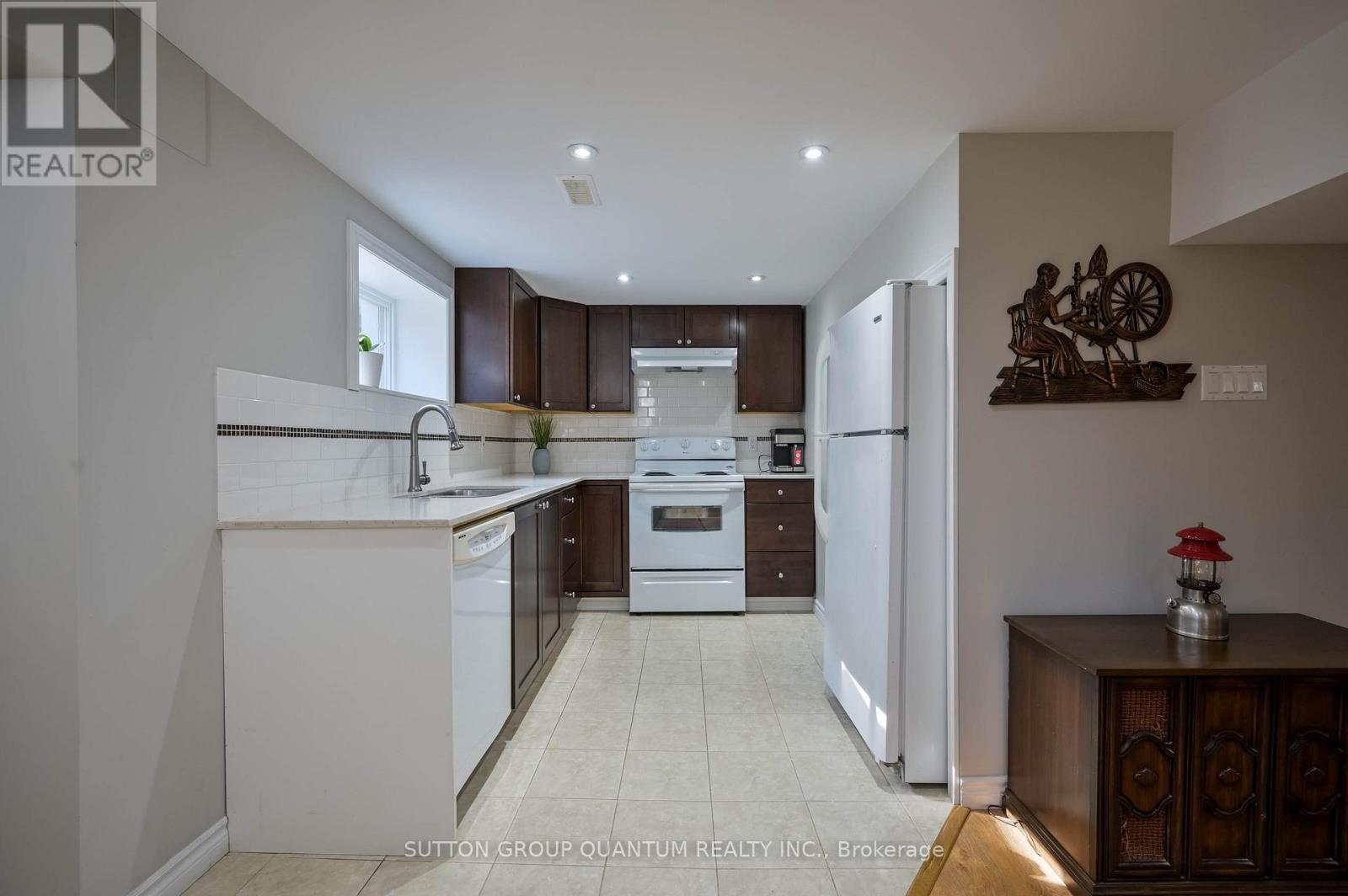 390 Wendall Place, Oakville (Wo West), Ontario  L6K 2M1 - Photo 26 - W12417447