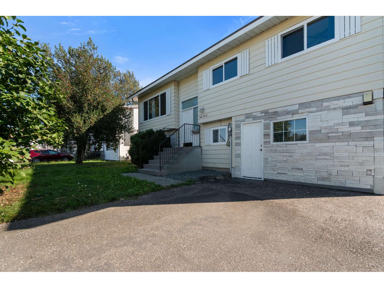46744 Auburn Place, Chilliwack Proper East, Chilliwack, British Columbia  V2P 7J5 - Photo 2 - R3049955