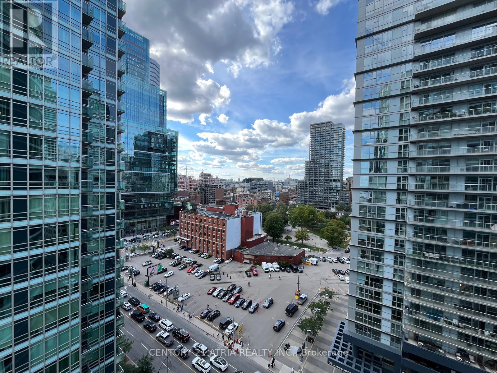 1902 - 373 Front Street W, Toronto (Waterfront Communities), Ontario  M5V 3R7 - Photo 8 - C12413813
