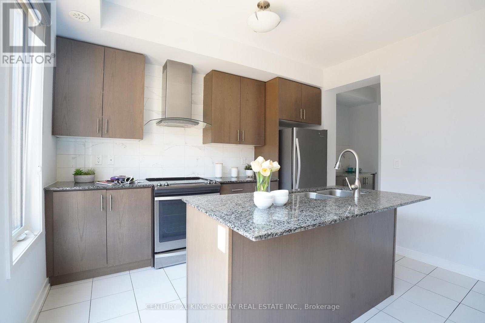 42 Fancamp Drive, Vaughan, Ontario  L6A 4Z1 - Photo 15 - N12414756